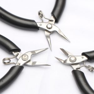 Stainless steel pliers, hand tools for winding and beading jewelry, stainless steel needle-nose flat-nose pliers and round-nose cutting pliers.